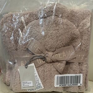 NIB NWT Barefoot Dreams Cozy Taupe Plush Scarf and Beanie Set Very SOFT